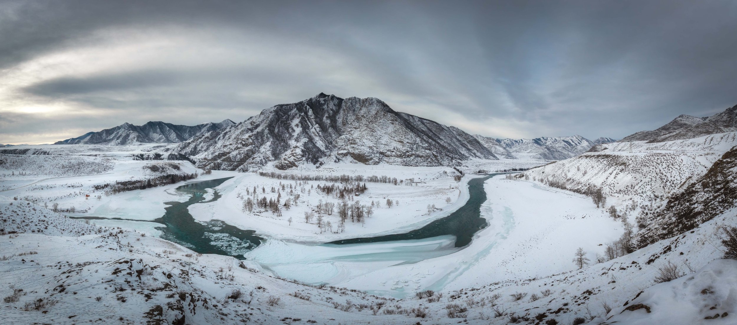Слияние рек Чуя и Катунь зимой